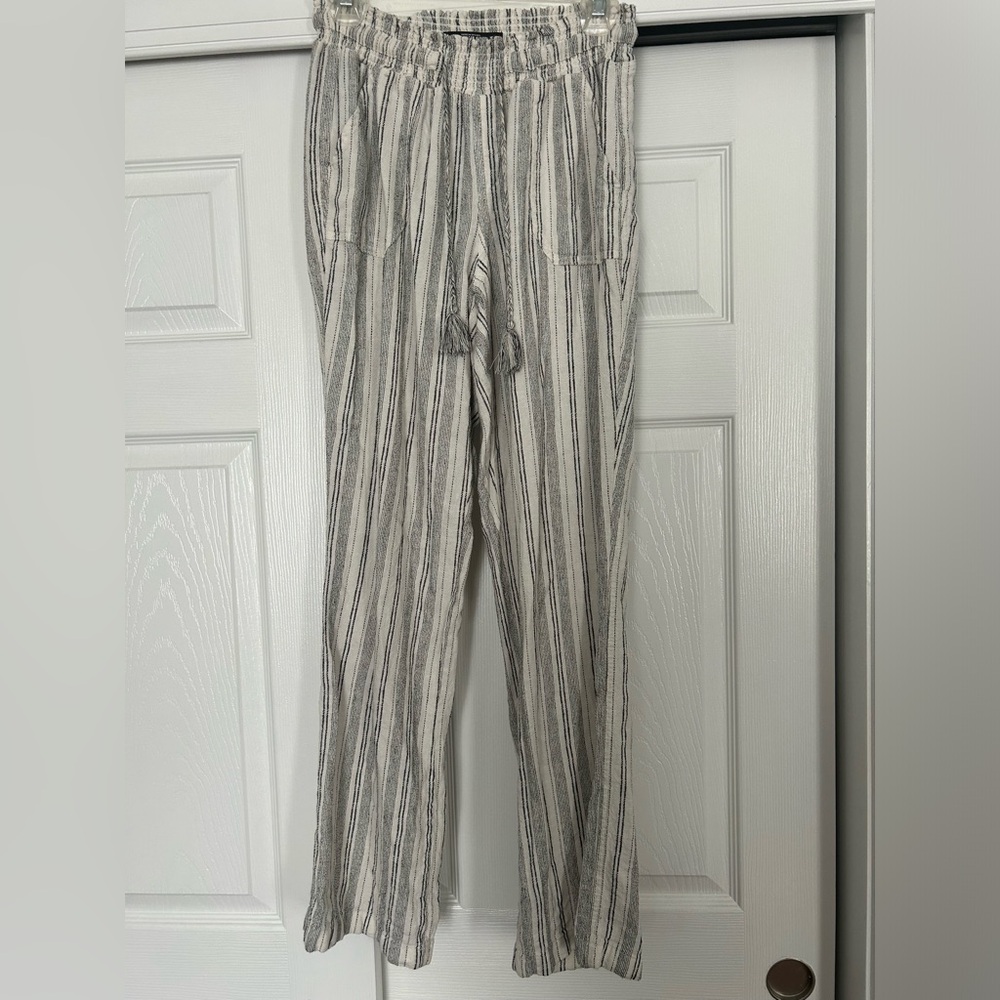 Flowly black and white women’s pants.